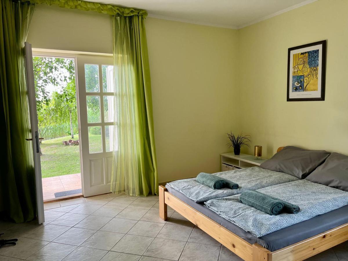 Casa Di Bianca - Koezvetlen Vizparti Nyaralo Apartment Siofok Exterior photo